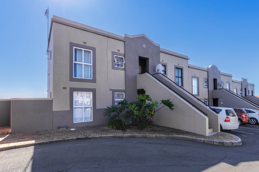 1 Bedroom Property for Sale in Uitzicht Western Cape